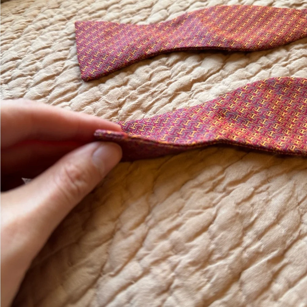 HERMES Men’s Bow Tie in Red & Yellow, 100% Silk, Made in Paris, good condition - Picture 7 of 8